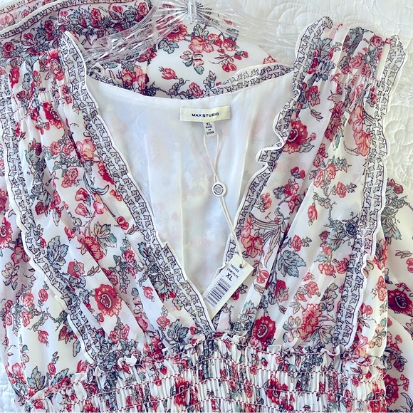 Max Studio Dresses & Skirts - Max Studio Women's White Floral Sleeveless V Neck Maxi Dress Size XL
